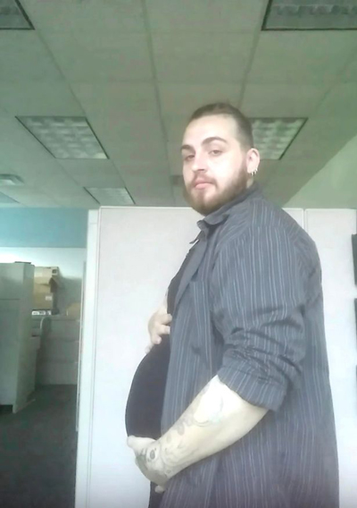 Niềm hạnh phúc khi sinh con của người đàn ông chuyển giới